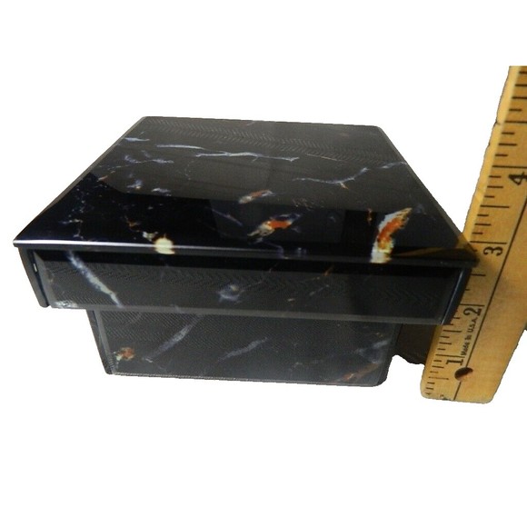 Marbled Box Handcrafted in India 4.75"X4.75"X3" Felt Lining - Picture 3 of 6